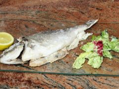 Риба в сол на фурна