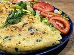 Малко картофи, кайма и обядът е готов за 10 минути. Бързо, лесно и вкусно.