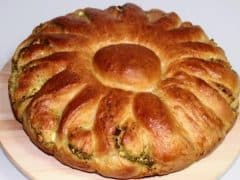 Няма по-хубаво от това да хапнете мека домашна питка с чудесна плънка