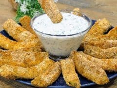 Вече не пържа тиквичките! Ето в какво овалвам тиквичките, за да станат толкова вкусни и хрупкави