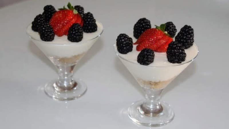 Лек и плодов: Рецепта за чийзкейк без печене в чашки