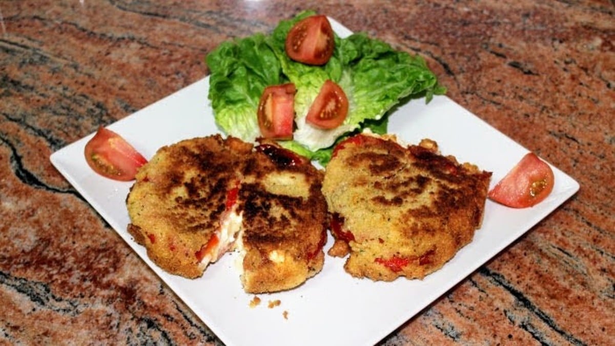 Панирани пълнени чушки: Толкова лесни и вкусни, че ще ги правите всеки ден!