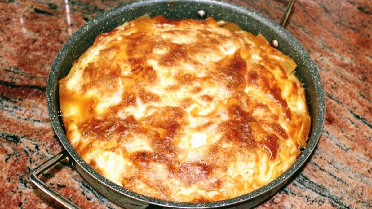 Най-вкусната млечна баница! Приготвя се за минути, толкова е пухкава и сочна, че цялото семейство я обожава