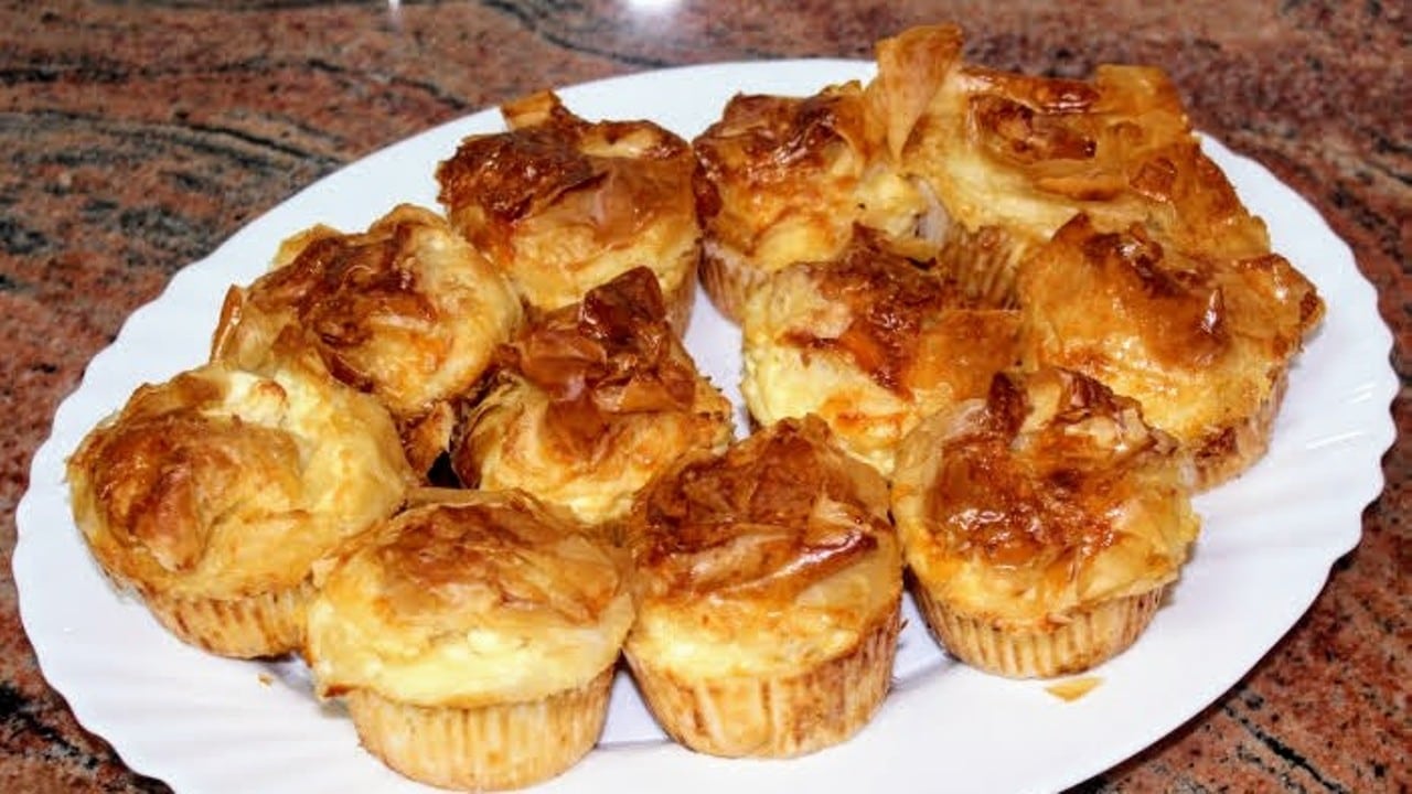 За закуска: Мини банички с готови кори, лесна, вкусна и пухкава РЕЦЕПТА