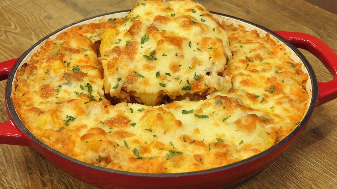Картофи и малко месо! Бърза и лесна рецепта. Това са най-вкусните картофи с месо, които съм яла