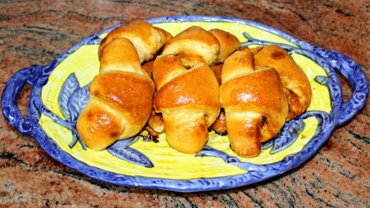 Лесни и пухкави кифлички с неустоима плънка