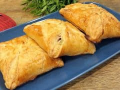 Бързо, лесно и много просто! Ако имате бутер тесто, направете тази закуска, подходяща и за предястие