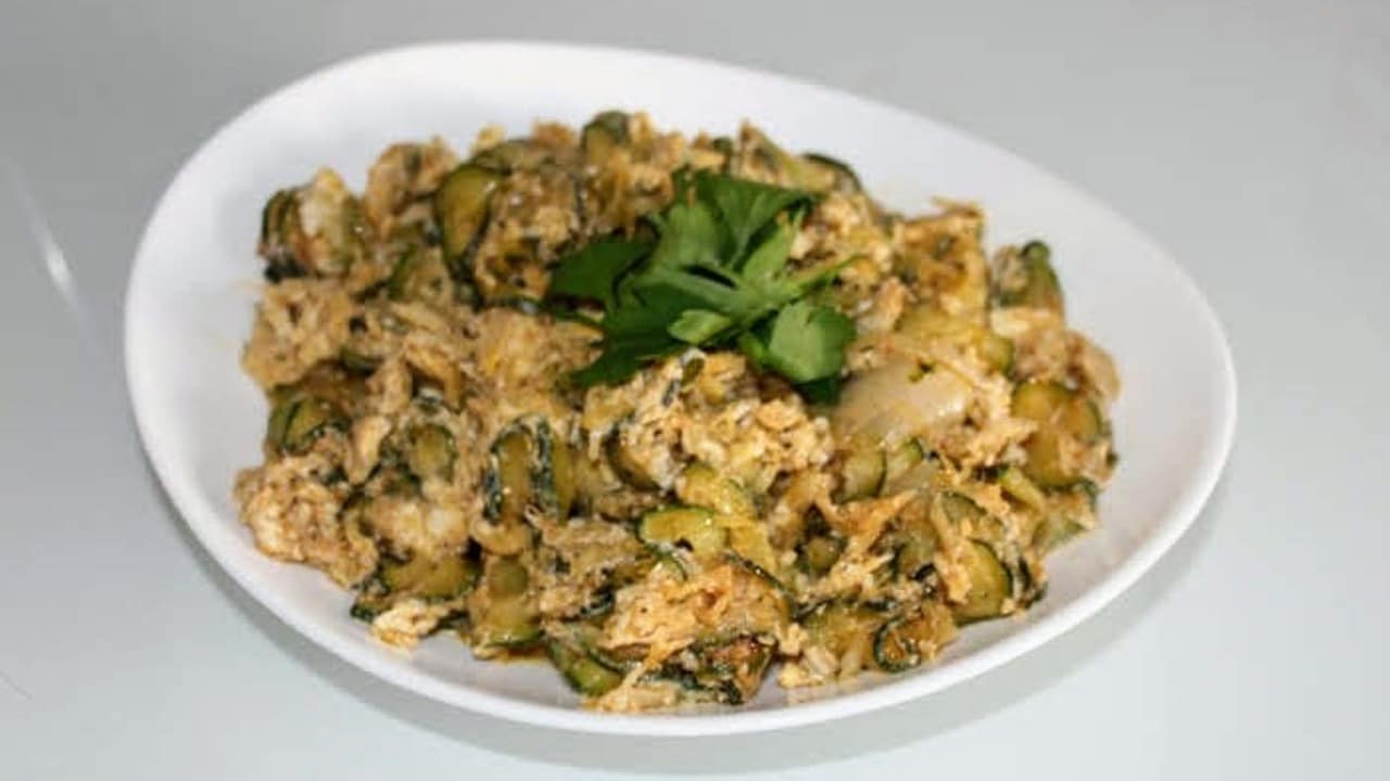 Тиквички, яйца и лук са всичко, от което се нуждаете за тази вкусна рецепта!