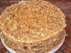 Вкусна лятна торта с крем: Без печене, не сте си и мечтали за такава вкусотия!