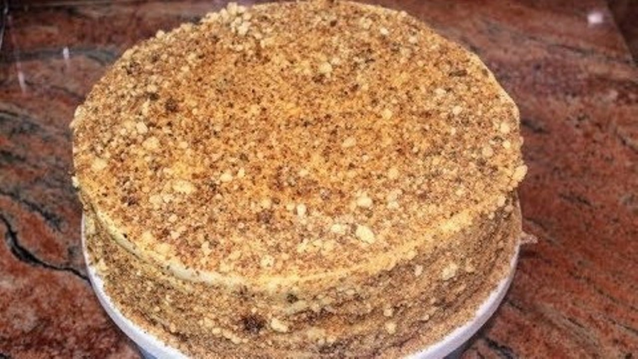Вкусна лятна торта с крем: Без печене, не сте си и мечтали за такава вкусотия!