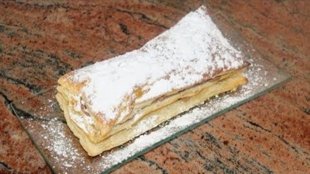 Когато имам бутер тесто, правя този десерт: Само с 4 съставки и е готов за миг!