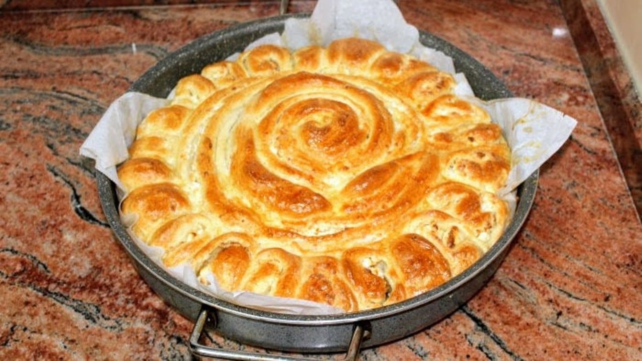 Най-вкусната питка с масло и сирене! 78-годишната ми майка иска да ѝ я правя всяка седмица