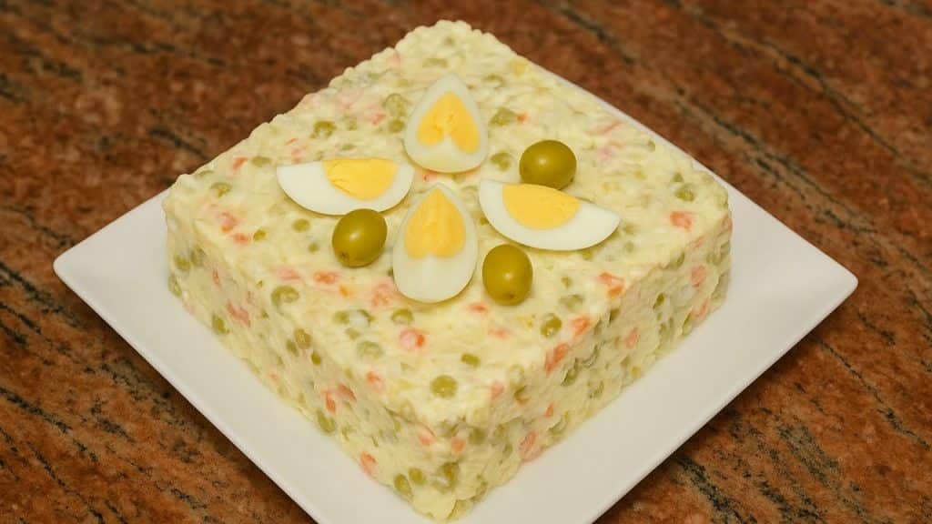 Руска салатa: Не е нужно да си опитен готвач, за да си я направиш