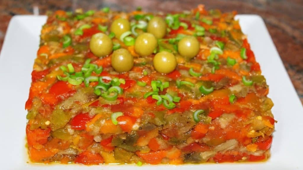 Салата от печени чушки и патладжани: Всички гости ахват, щом поднеса тази салата