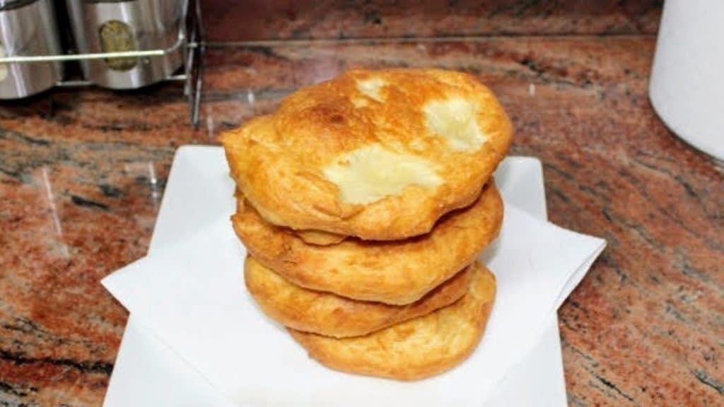 Най-вкусните мекици за закуска: Стават меки и много пухкави!