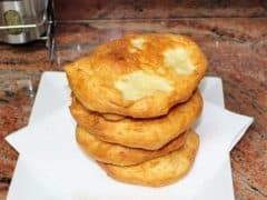 Най-вкусните мекици за закуска: Стават меки и много пухкави!