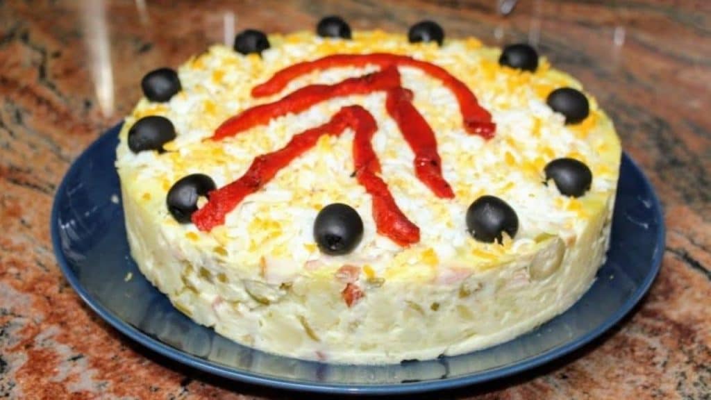 Картофена салата по рецепта на свекърва ми: Прави я уникално вкусна