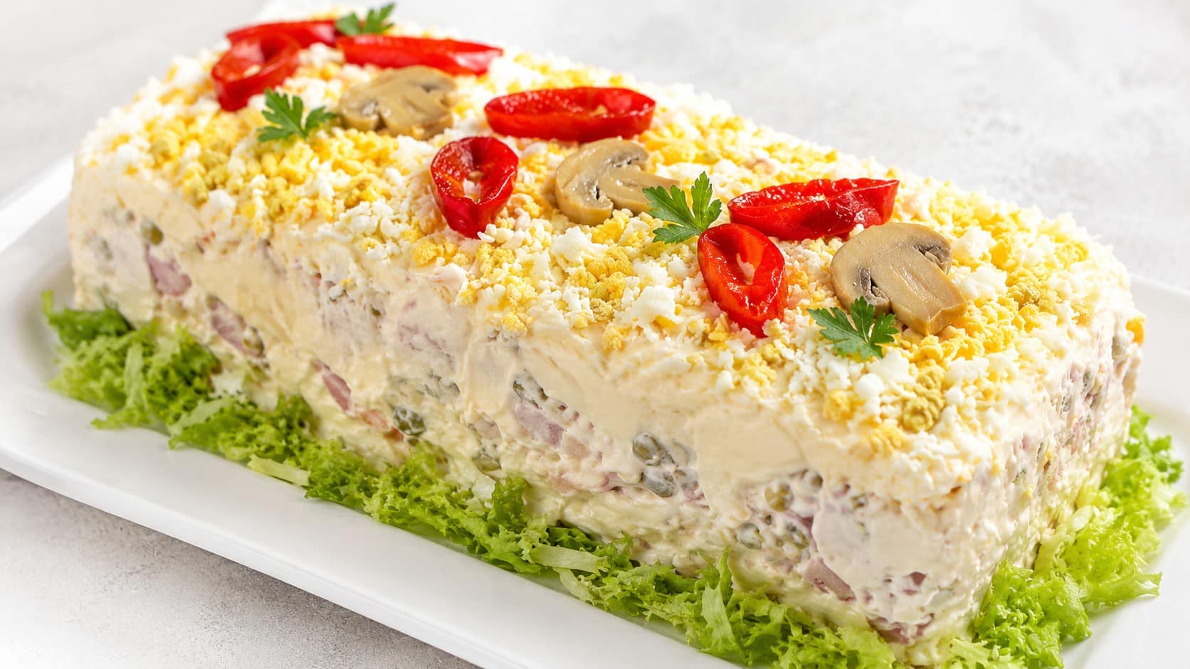 solena-torta-s-shunka-i-yaytsa-ideya-za-praznichna-masa