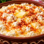 Каша по селски със сирене, брашно и масло kupichka-kremobrazna-kasha-s-natrosheno-byalo-sirene-maslo-i-cherven-piper