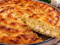 domashen-spiraloviden-byurek-s-yaytsa-i-sirene-sas-zlatisti-hrupkavi-kori