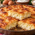 Домашна баница със сирене, хрупкава отвън и сочна отвътре narezana-zlatista-banitsa-s-hrupkavi-kori-i-bogata-planka-ot-sirene-v-tava