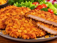 svinski-shnitseli-s-tsarevichna-panirovka-i-salata
